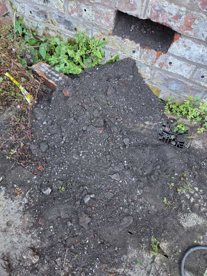 gallery-debris-during-cavity-wall-insulation-removal-1